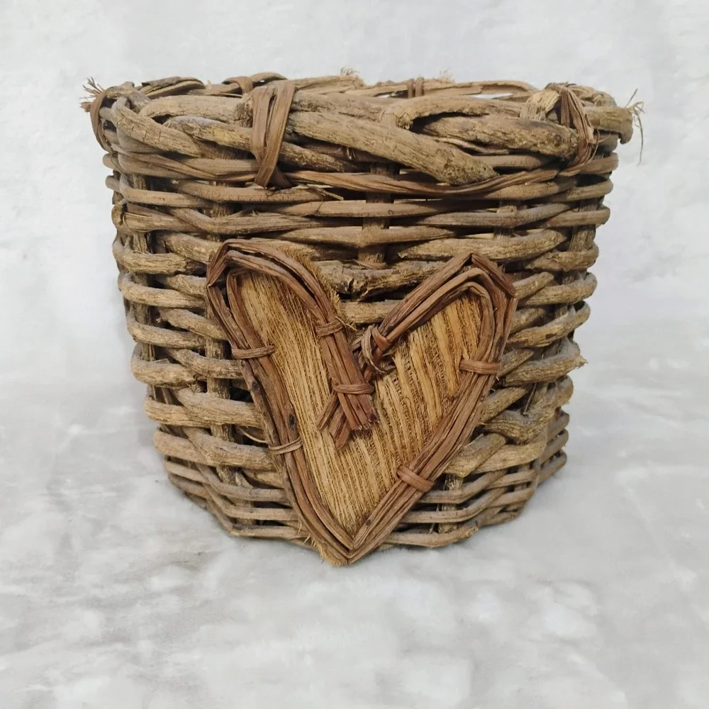 Rustic Wicker Basket Planter Heart Accent Farmhouse Cottagecore Decor